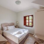 luxury private villas in Oitylo