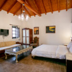 traditional guesthouse in Neo Oitylo