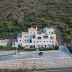 traditional guesthouse in Neo Oitylo